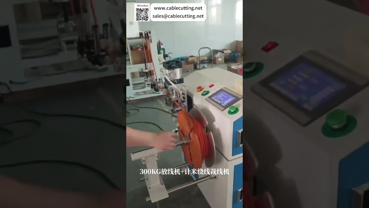 300 kg-os fokozatmentes változtatható sebességű letekerő gép párosítva padló tekercselő és vágó géppel